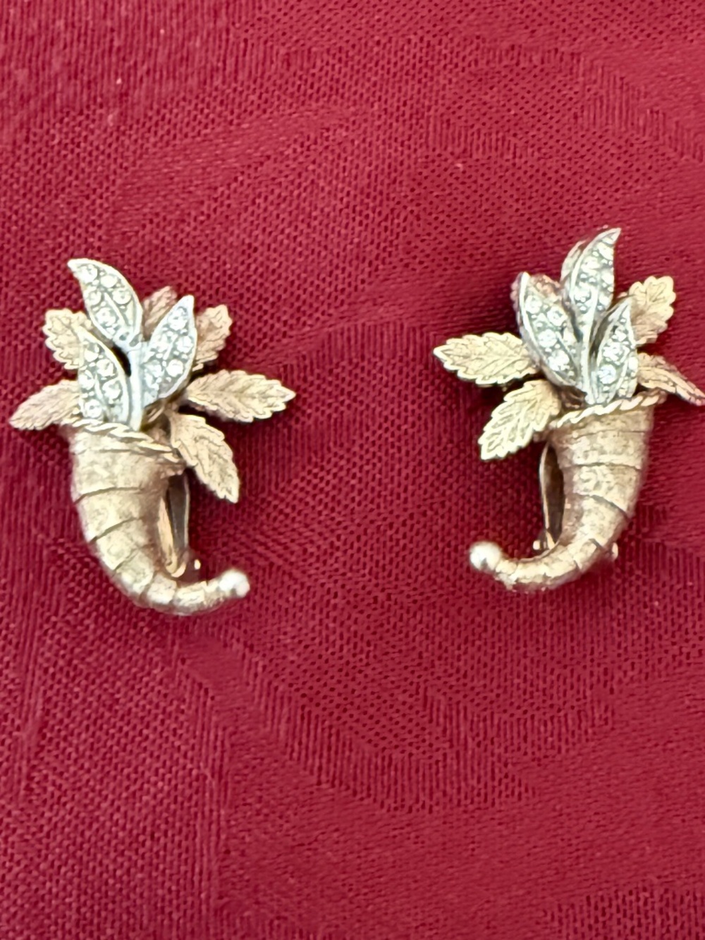 Vintage Gold cornucopia clip-on earrings with leaf and flower design
